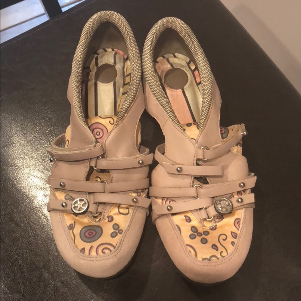 Adorable!  blush/pink suede& leather cutouts